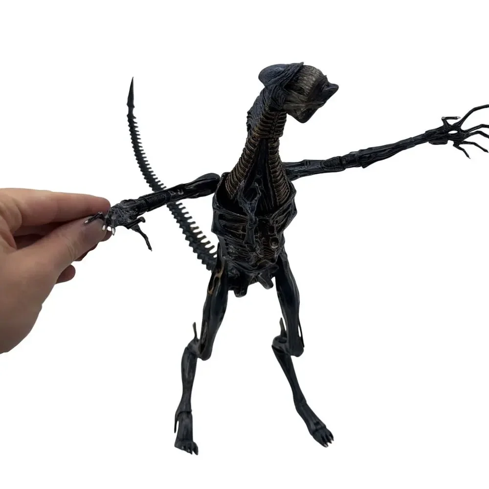 NECA Alien Deluxe Xenomorph Queen Action Figure Loose and Incomplete